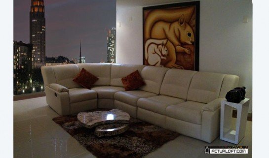 Sala L Confort. relax que se integra a la perfección al corazón tecnológico del producto, gracias al sistema de reclino Y al sistema electrónico puede tener variedad de posiciones para leer, ver tv, o simplemente disfrutar de su comodidad. Ref.SM.E 0.24