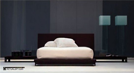 Cama. Look minimalista,   sus mesas y base casi a la altura  del piso dan una sensación de amplitud al espacio, ideal para tu hogar,  Ref.A 008